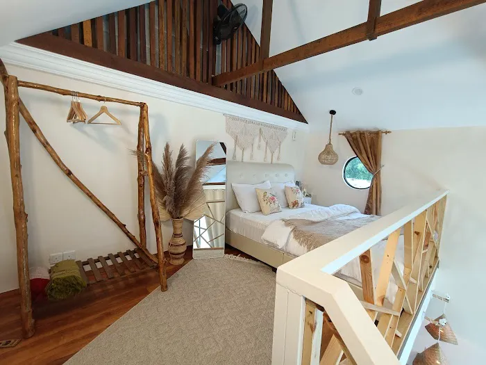 Fearell' Nest Tiny Villa Picture 2
