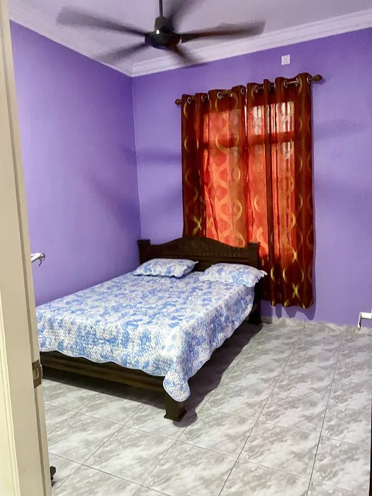 IZZ HOMESTAY BESUT Picture 4