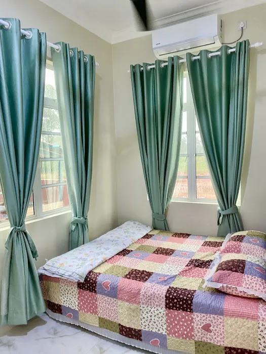 IZZ HOMESTAY BESUT Picture 6