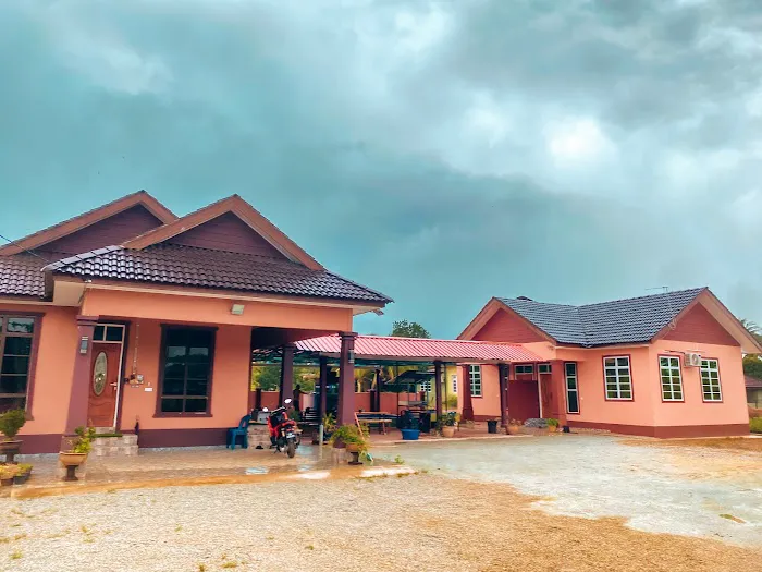 IZZ HOMESTAY BESUT Picture 7