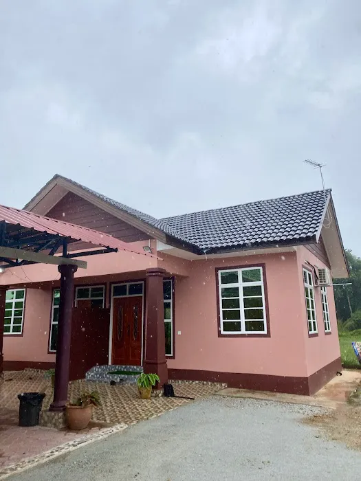 IZZ HOMESTAY BESUT Picture 3