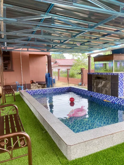 IZZ HOMESTAY BESUT Picture 10