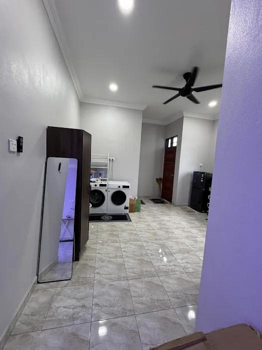 Aurora Pool Inn Picture 4