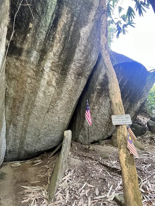 Trailhead Bukit Batu Pahat via indian temple Picture 6