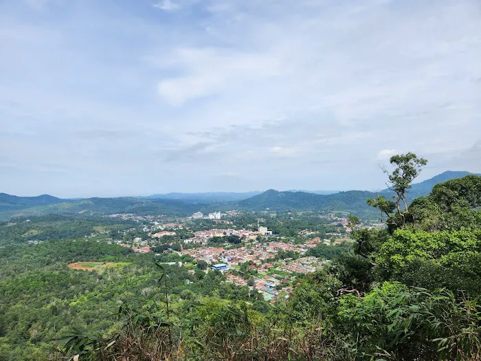 Trailhead Bukit Batu Pahat via indian temple Picture 2
