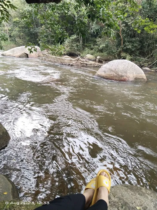 Cherandong Waterfall Picture 2