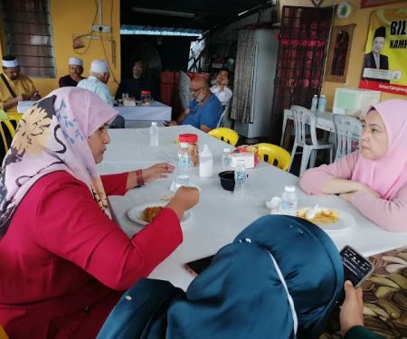 URBAN CORNER KAMPUNG MAHKOTA