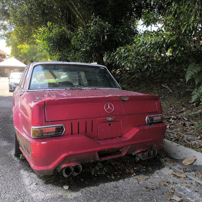 BAM cherry red Mercedes Benz Picture 1