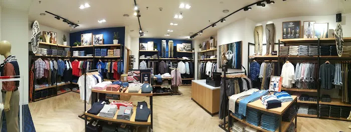 Dockers MyTOWN Shopping Centre Picture 10