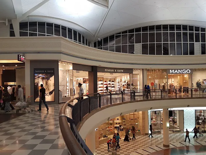 CHARLES & KEITH - MY TOWN Picture 4
