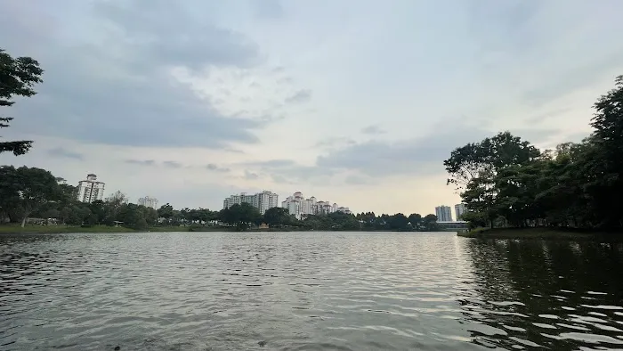 Fish Feeding Port Taman Tasik Ampang Picture 1