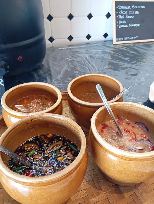 Akarr Restaurant Picture 6