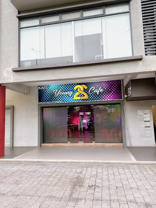 Young 22 Cafe Picture 4