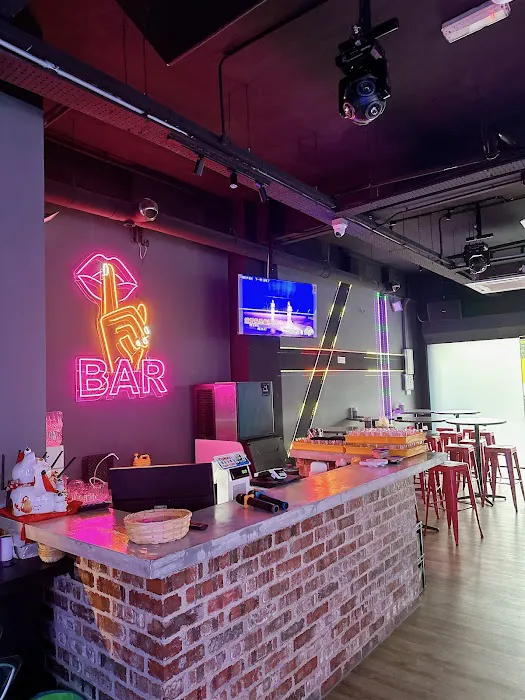 Young 22 Cafe Picture 5