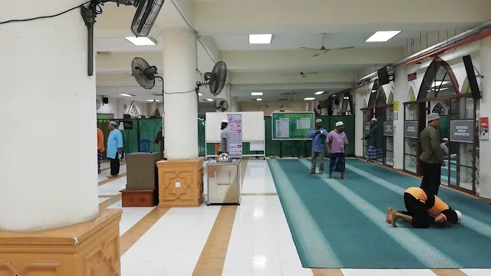Cahaya Iman Mosque Picture 5