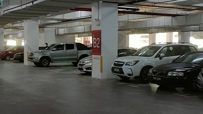 Resort world parking Picture 5