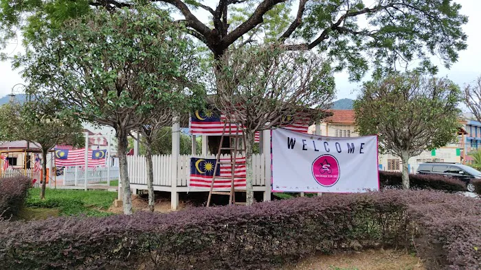 Taman Bowen Picture 2