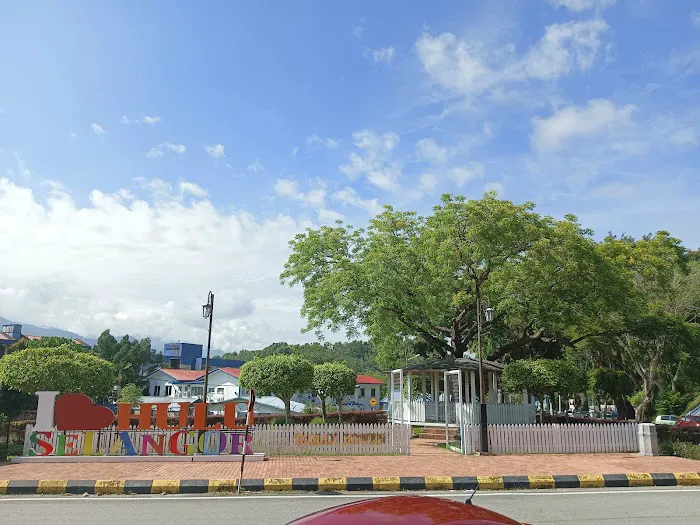 Taman Bowen Picture 4