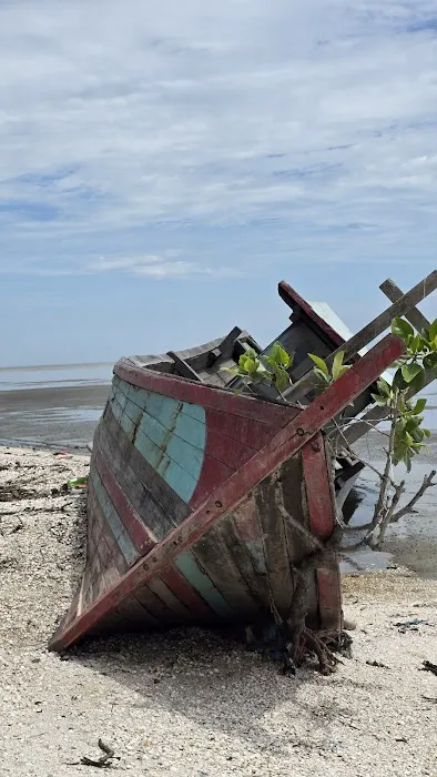 Abandoned Boat Picture 2