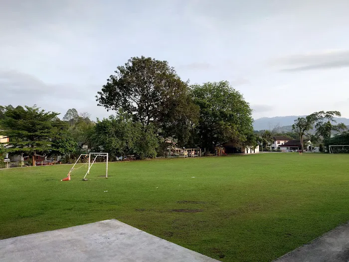 Gelanggang Bola Keranjang Berbumbung Kampung Desa Aman Picture 1