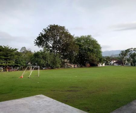 Gelanggang Bola Keranjang Berbumbung Kampung Desa Aman