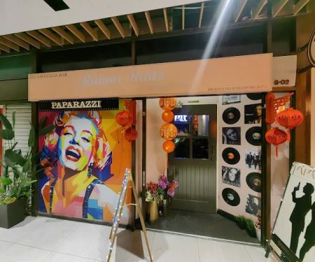 Paparazzi Lounge Bar