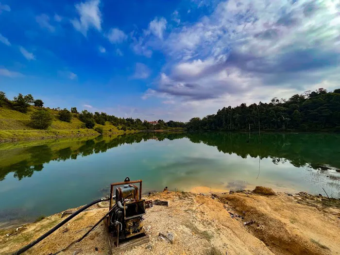Setia Alam Community Trail Lake Picture 2
