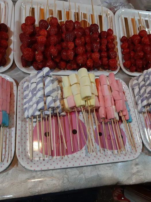 Night street market Picture 1