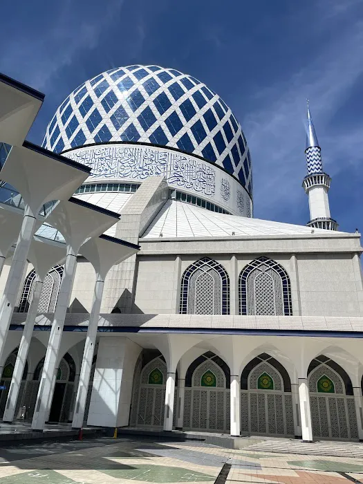 MSSAAS Tourists Main Entrance | Masjid Sultan Salahuddin Abdul Aziz Shah (Blue Mosque Malaysia) Picture 2