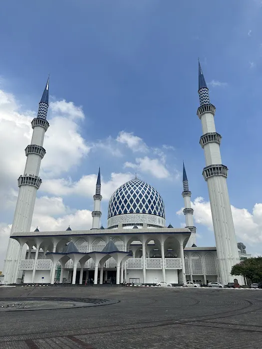 MSSAAS Tourists Main Entrance | Masjid Sultan Salahuddin Abdul Aziz Shah (Blue Mosque Malaysia) Picture 3