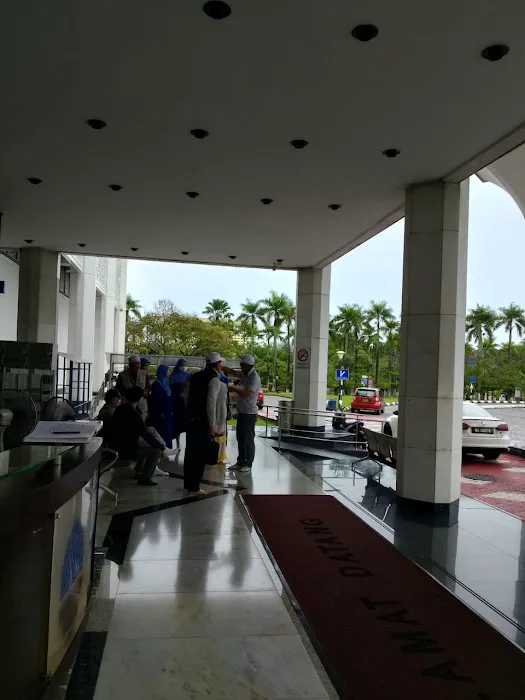 MSSAAS Tourists Main Entrance | Masjid Sultan Salahuddin Abdul Aziz Shah (Blue Mosque Malaysia) Picture 7