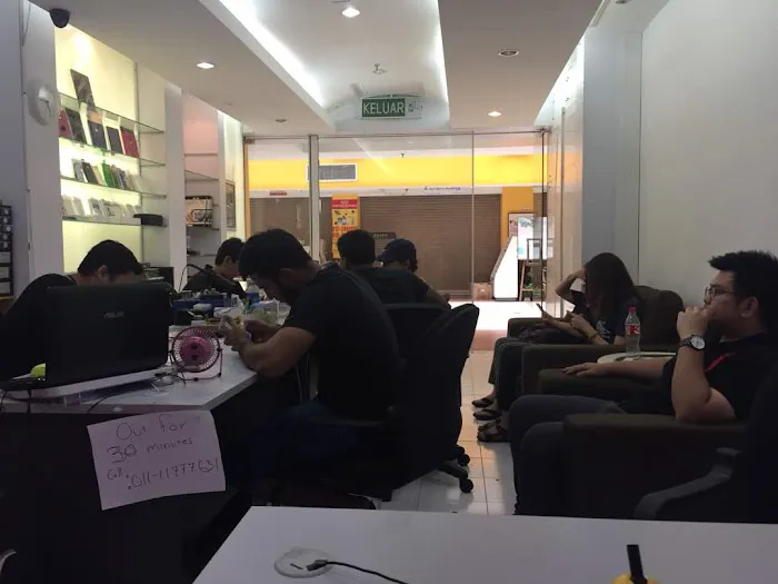 iPhone Repair Subang Jaya (Subang Square SS15) Picture 7