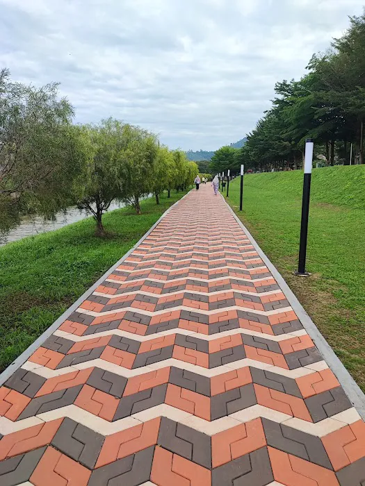 Taman Pinggiran Sungai Marong Picture 4