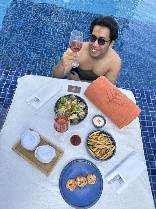Pool Bar & Grill Picture 7