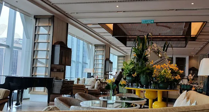 The Lounge at Four Seasons Picture 4