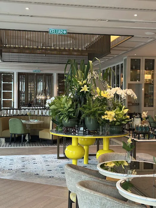 The Lounge at Four Seasons Picture 1