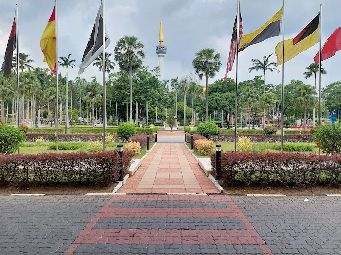 Replika Gong Universiti Kebangsaan Malaysia Picture 2