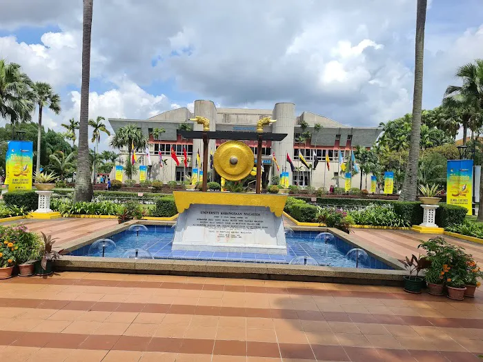Replika Gong Universiti Kebangsaan Malaysia Picture 1
