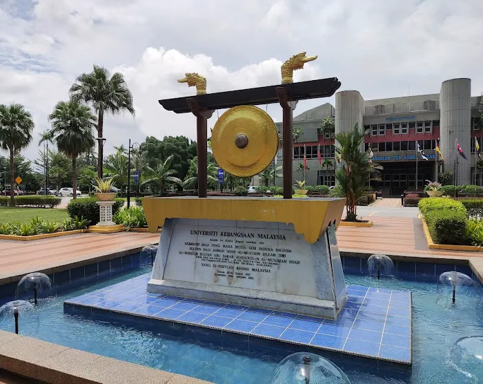 Replika Gong Universiti Kebangsaan Malaysia Picture 3