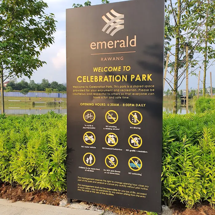 Emerald Central Park Picture 8