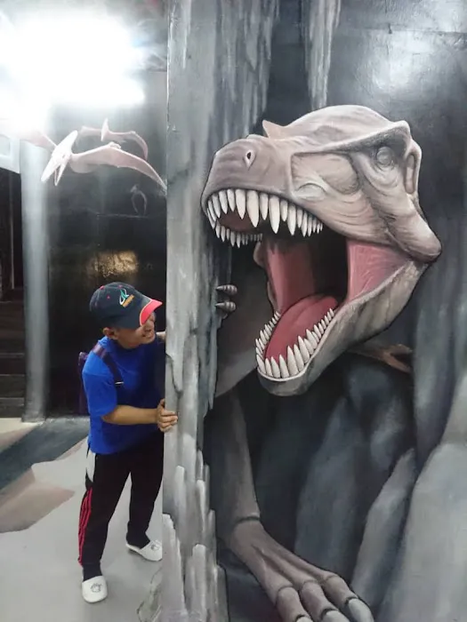 OLD CITY 3D TRICK ART GALLERY Picture 9