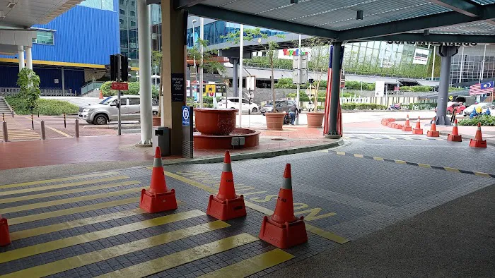 The Curve - South Entrance | facing IKEA Picture 9