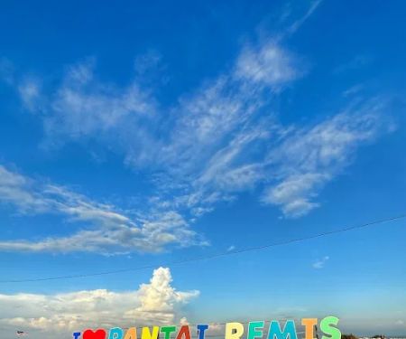 Papan Tanda Pantai Remis