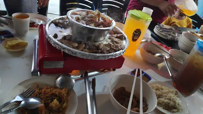 Dkayla Steamboat n Grill Picture 7