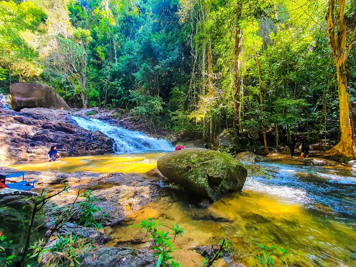 Trail Head to Batu Bertenggek Waterfall Picture 3
