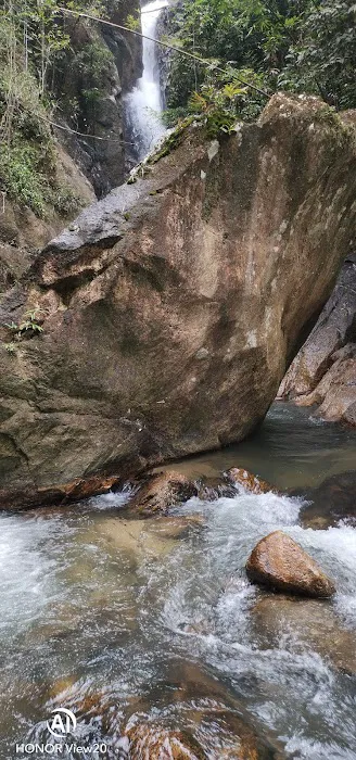 Trail Head to Batu Bertenggek Waterfall Picture 9