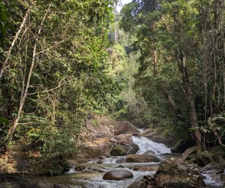 Air Terjun Batu Bertenggek