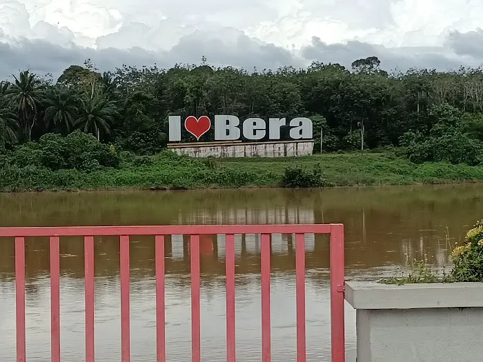 Bera Waterfront Picture 1
