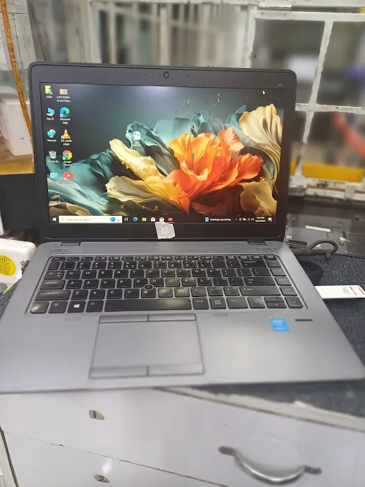 MY Super Laptop Mobile Shop Picture 2