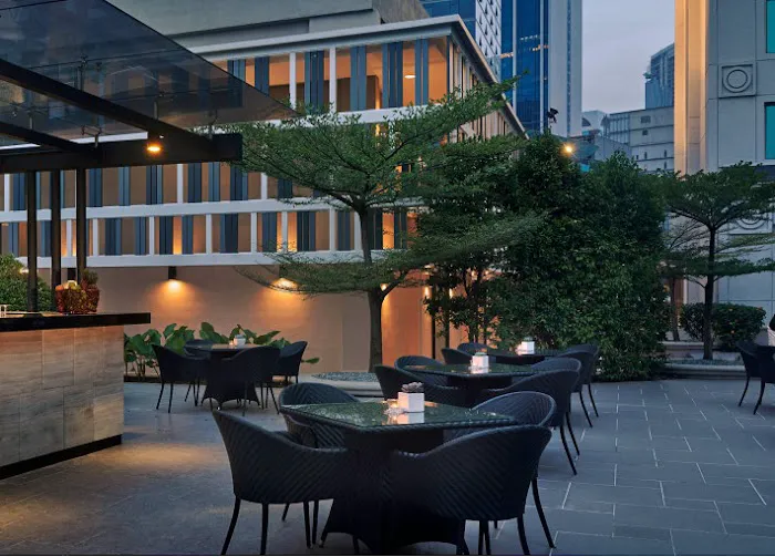Belaire Bar @ JW Marriott Picture 2